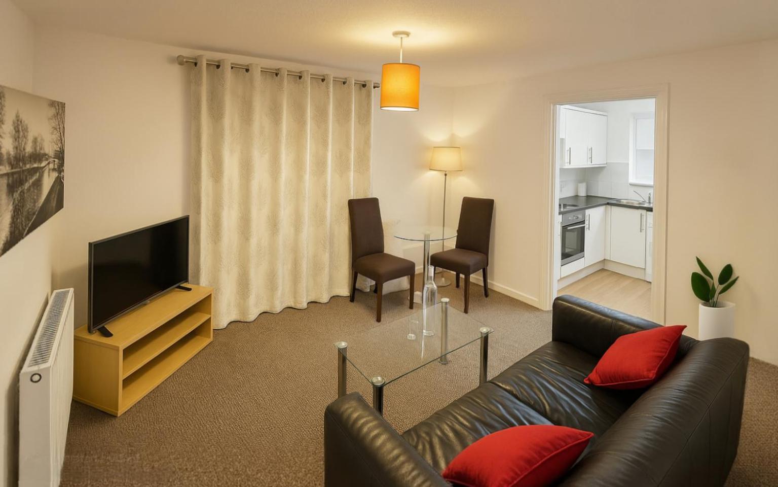 Holiday home Spacious 4br Near Abba Stadium Tube -zone 2 London